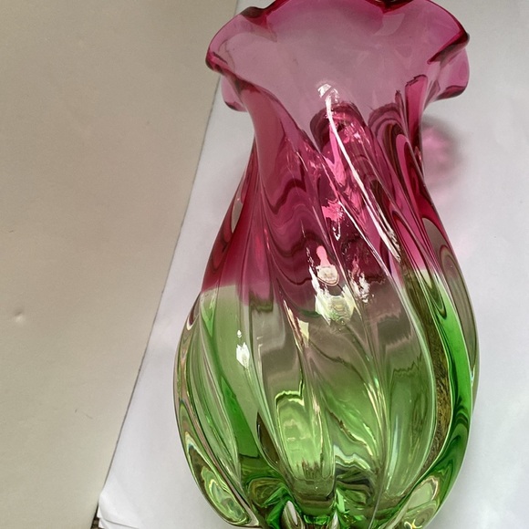 7.5" Hand Blown Swirled Watermelon Optic Glass Murano Style Art Glass V… - Picture 3 of 9